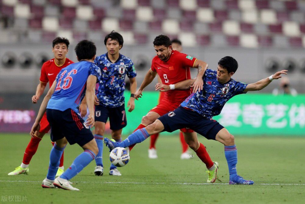 英超-利物浦2-0谢菲联 范迪克索博破门阿诺德助攻北京时间12月7日凌晨3:30，2023-24赛季英超联赛第15轮，利物浦客战谢菲尔德联队。